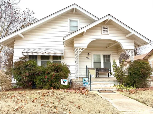 1228 W Florida Ave, Chickasha, OK 73018