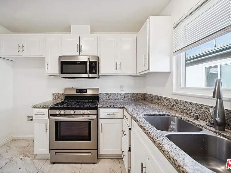 3652 Carmona Ave #6 — Photo 4