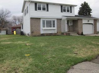 92 Southgate Dr, West Seneca, NY 14224