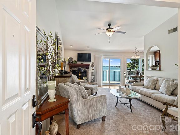 4th image of 20427 Harborgate Ct Unit 606
