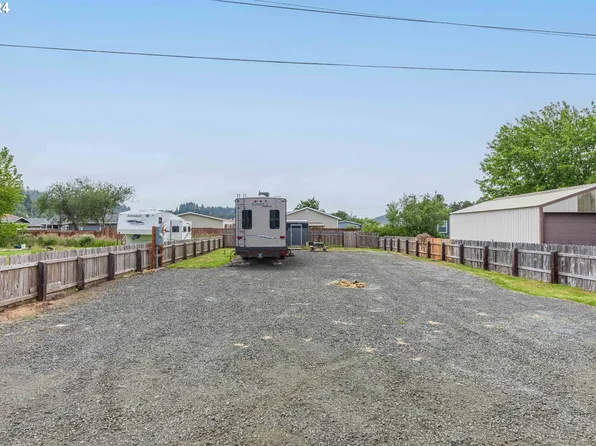 165 N 12th St, Lakeside, OR 97449