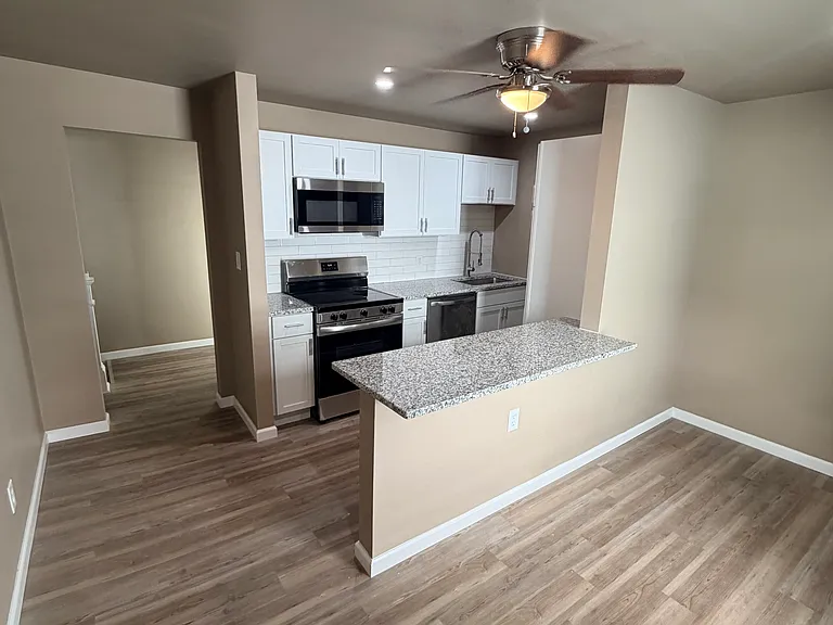 344 Church St #B — Photo 3