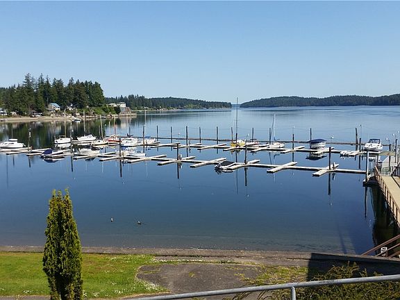 3rd image of 10111 Lookout Dr NW
