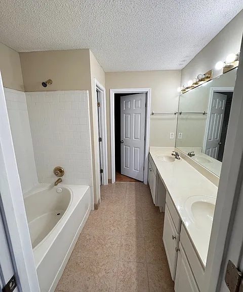 1698 Woodsford Rd NW — Photo 14