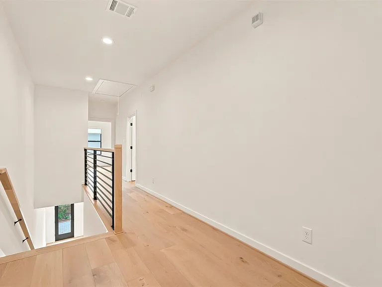 1435 Lawrence St — Photo 14