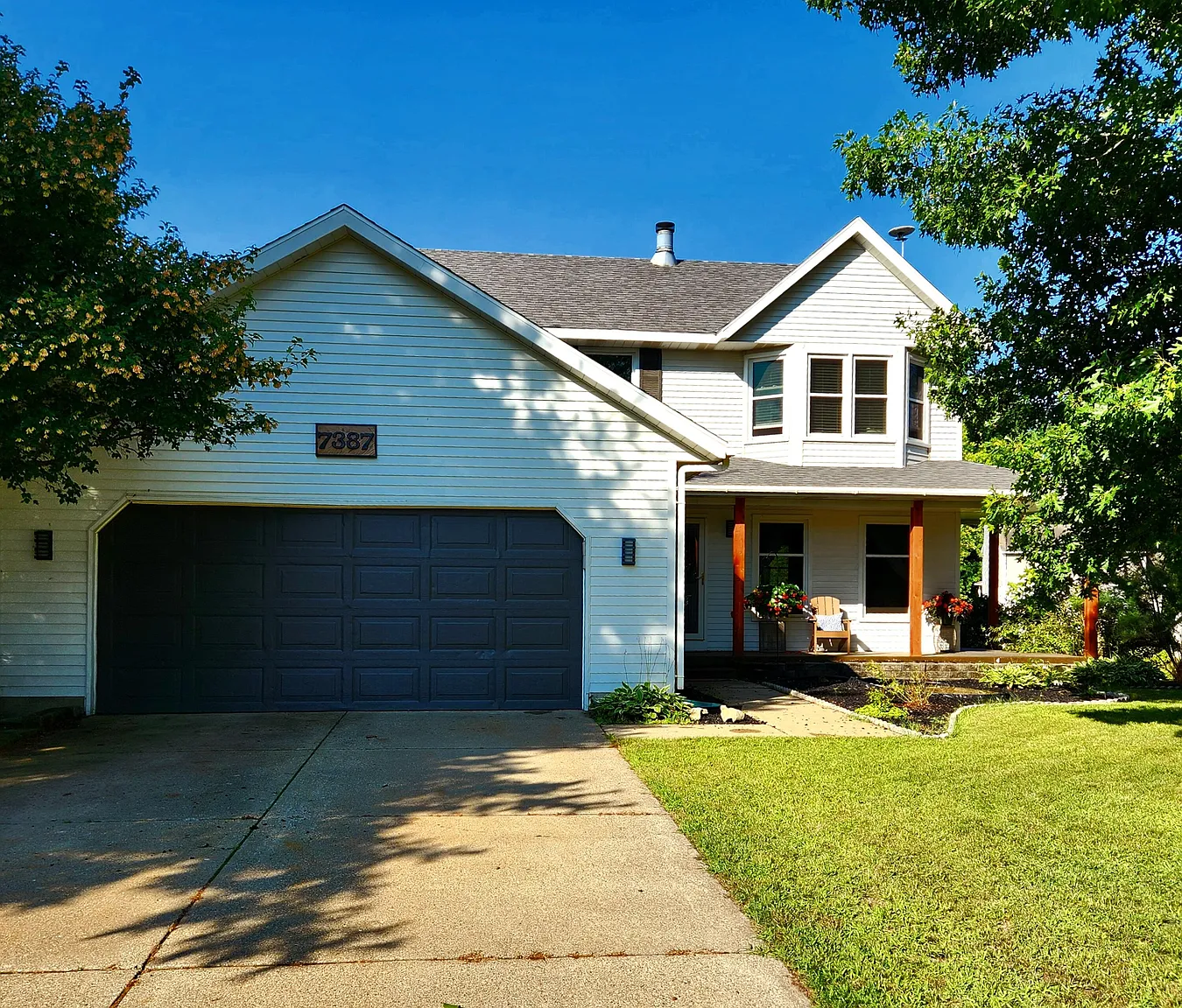 7387 Pheasant Run Dr photo 1