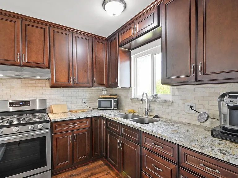 642 W Terrylynn Pl #A — Photo 5