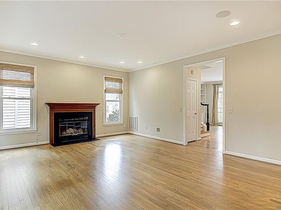 4th image of 2402 Beaconwood Dr