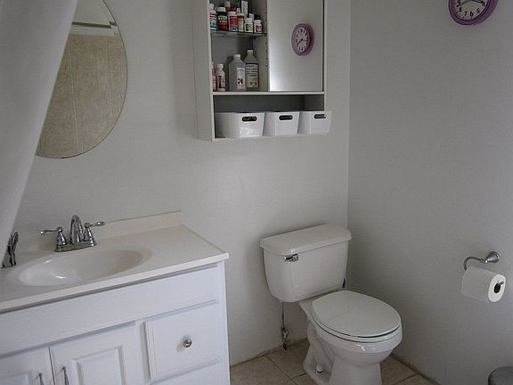 Bathroom, upstairs