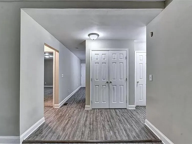 506 McWilliams Rd SE — Photo 2