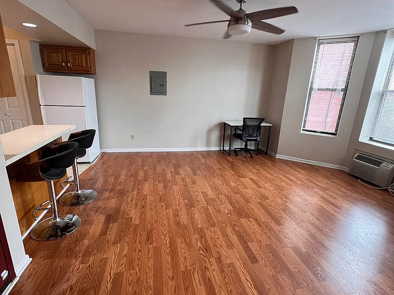 222-224 48th St #2A — Photo 6