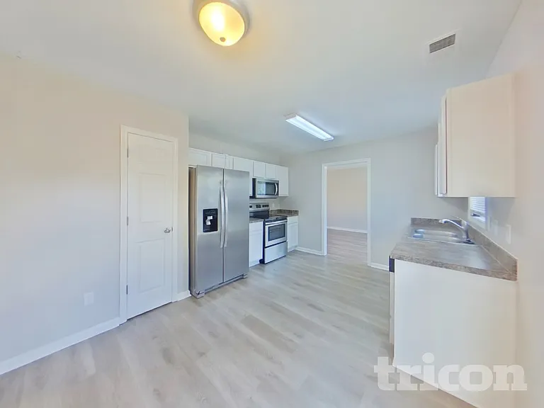 403 Parkstone Ct — Photo 5