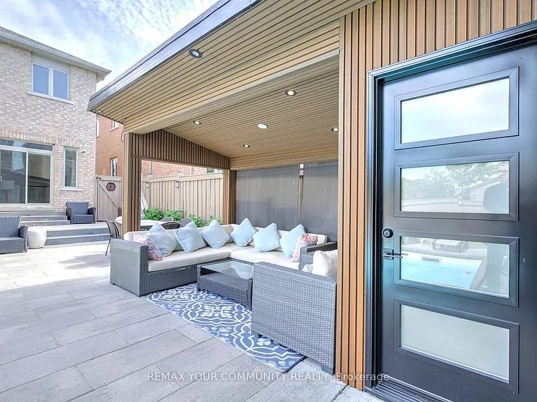 16 Muret Cres — Photo 36