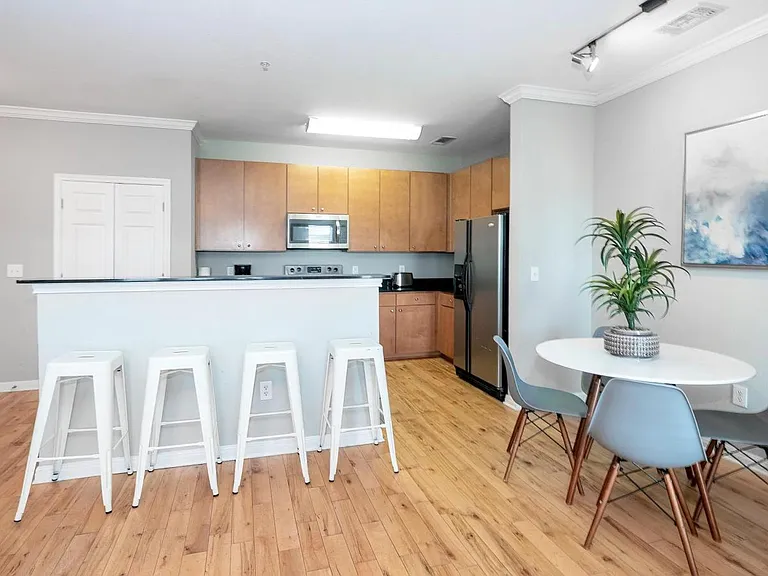 2502 Leon St #312 — Photo 4