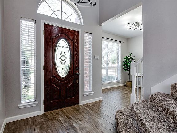 4th image of 1402 Stone Canyon Way
