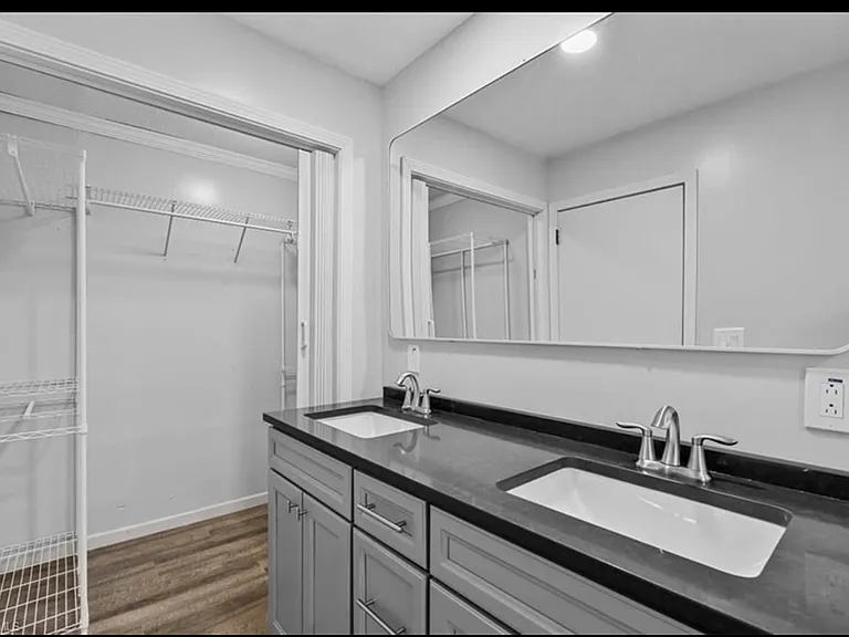 5005 Farmoor Cir — Photo 13