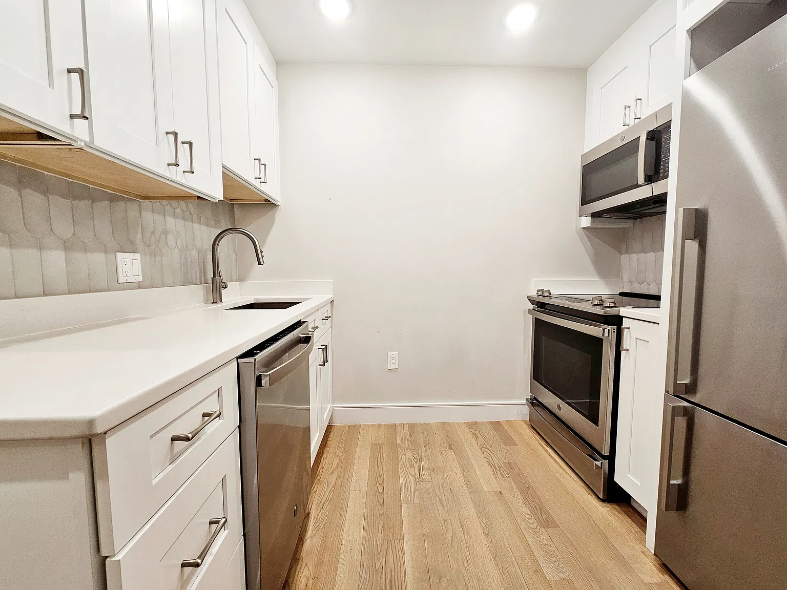 2 bed, 900 sqft, $3,495 — Photo 4