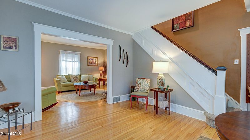 4th image of 142 Prospect Avenue