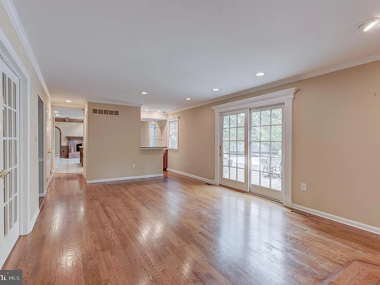 42 Ellsworth Dr — Photo 24