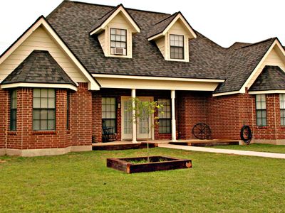 99 Northcrest, Floresville, TX, 78114