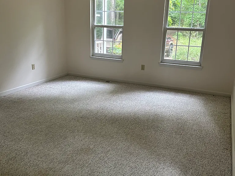 Primary bedroom (1st floor)