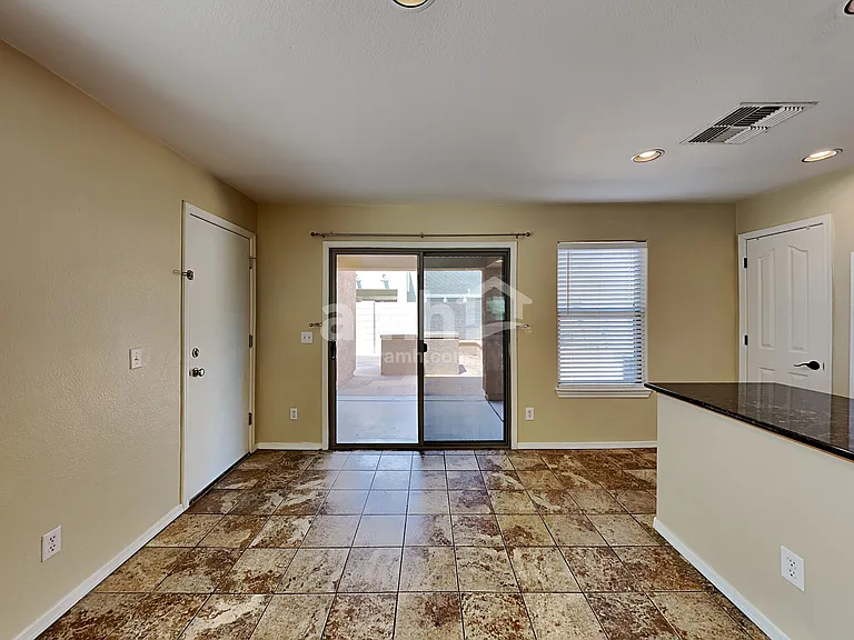 18526 W Valerie Dr — Photo 5