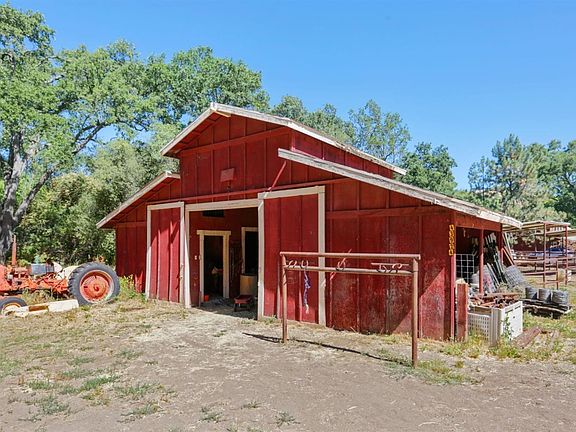 4th image of 43924 Brookside Rd