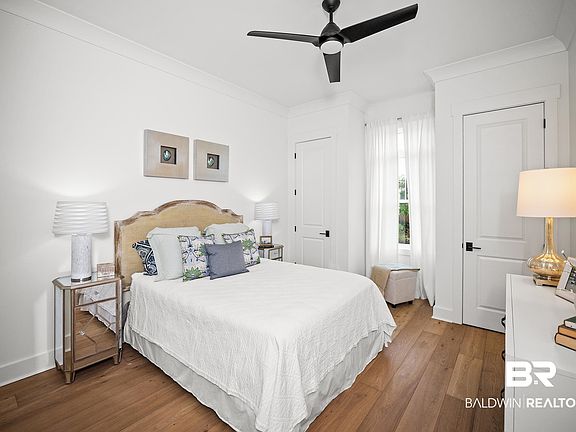 4th image of 155 Hyacinth St