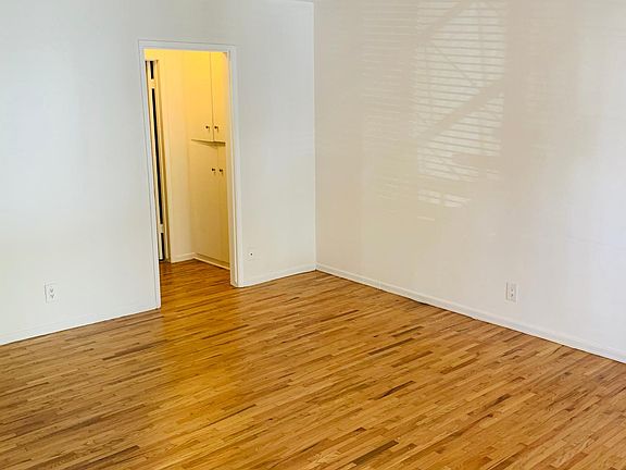 4th image of 325 Idaho Ave #1