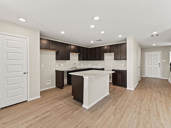 5th image of 4542 Pinehurst Trace Dr