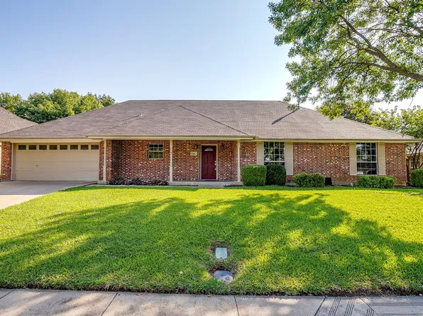 834 Copperfield Dr, Burleson, TX 76028