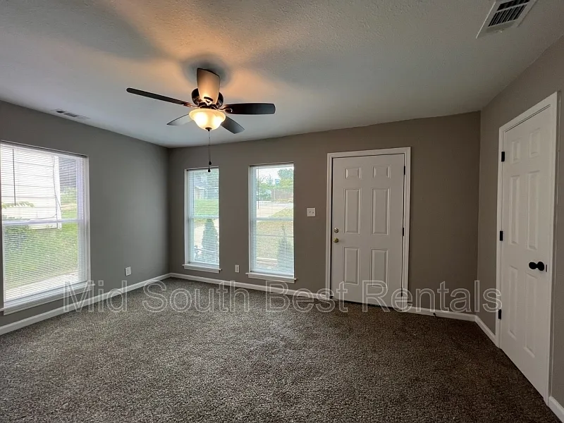 Building Photo - 2430 Vollintine Ave
