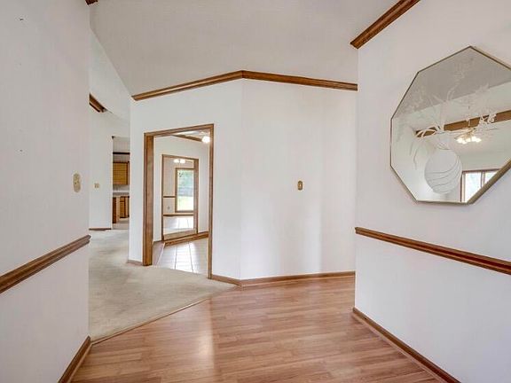 4th image of 655 Chimney Hill Cir N