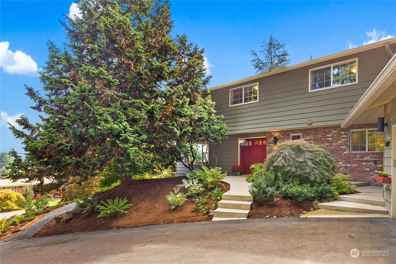18319 57th Avenue NE photo 1