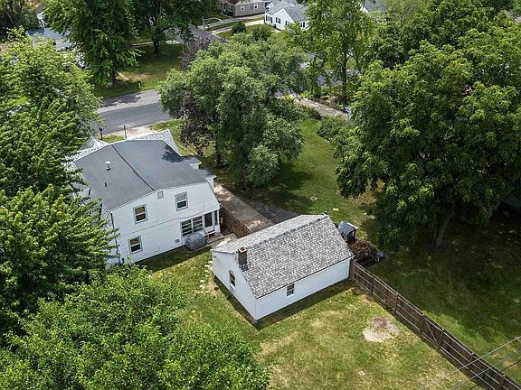 5th image of 327 E Frances Ave