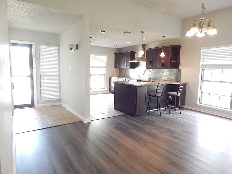 424 Adelaide Dr — Photo 10