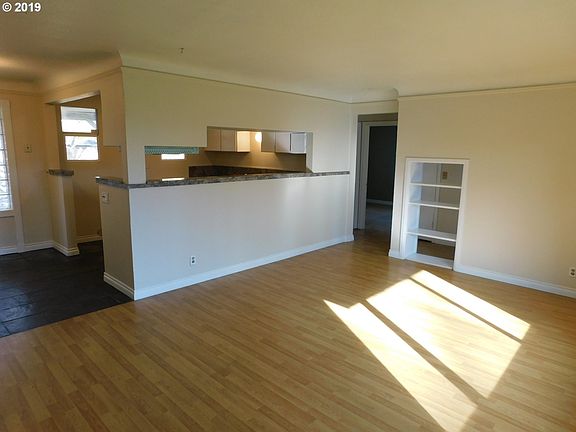 5th image of 310 Mount Shasta Dr
