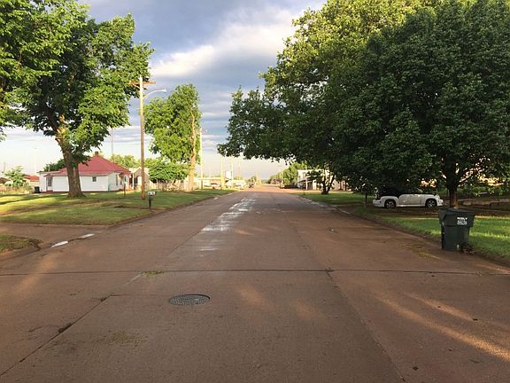 5th image of 310 W Kansas Ave