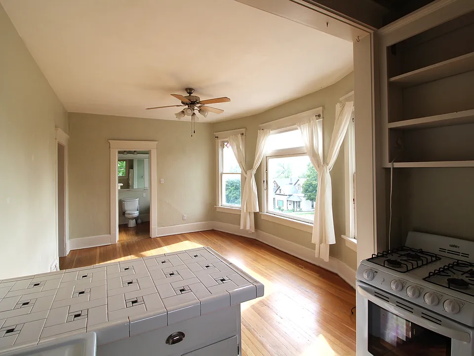 851 E 3rd Ave #4