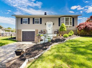 10 Cherrywood Rd, Wyomissing, PA 19610