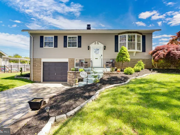 10 Cherrywood Rd, Wyomissing, PA 19610