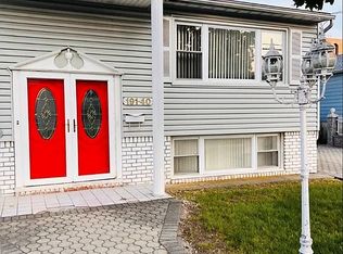 19140 Pineville Ln, Springfield Gardens, NY 11413