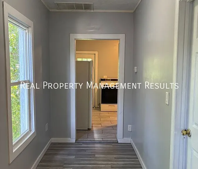 507 S Evans Ave #B — Photo 4