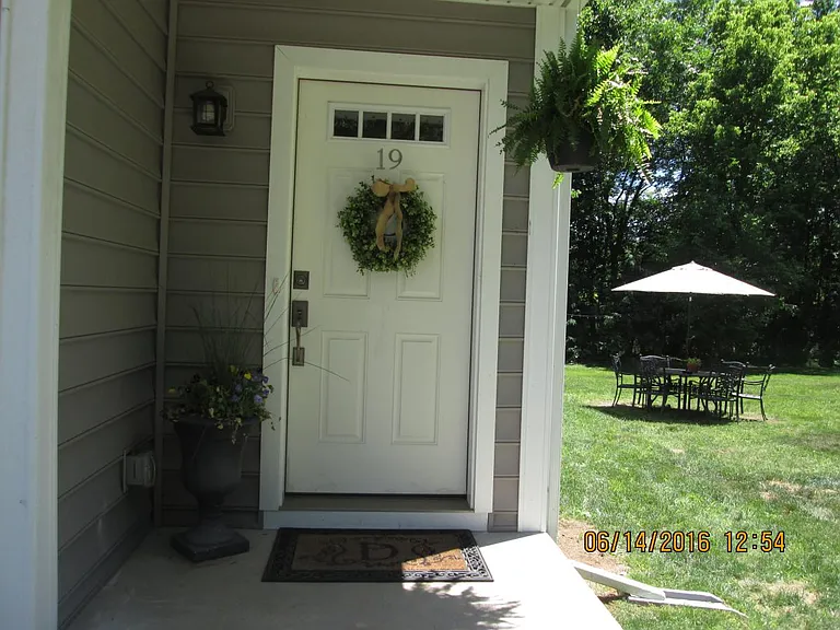 19 Riverside Dr — Photo 33
