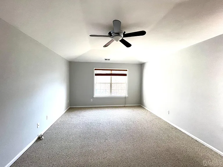 434 Waterford Dr — Photo 3