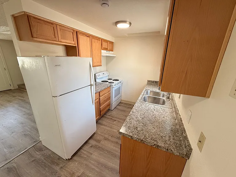 360 SE Railroad St #6 — Photo 7