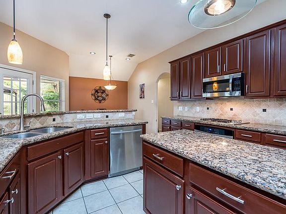 5th image of 15851 Jamie Lee Dr