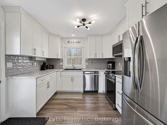 4th image of 11 Walter Dr