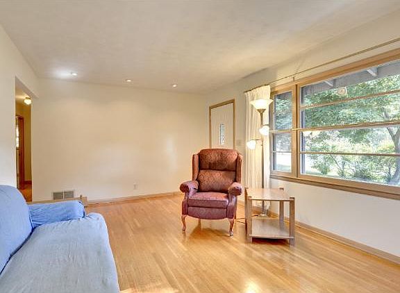 4th image of 6133 Edgewood Ave