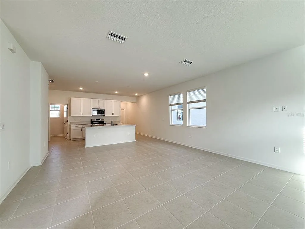 3 bed, 2.5 bath, 1795 sqft, $2,450 — Photo 3